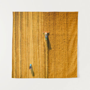 Tenture Machine de moissonneuse travaillant sur le terrain