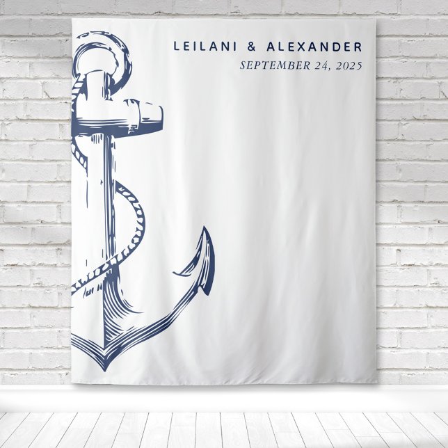 Tenture Mariage Ancre nautique blanc (Nautical anchor wedding backdrop that is modern and simple for a classic beach reception.)