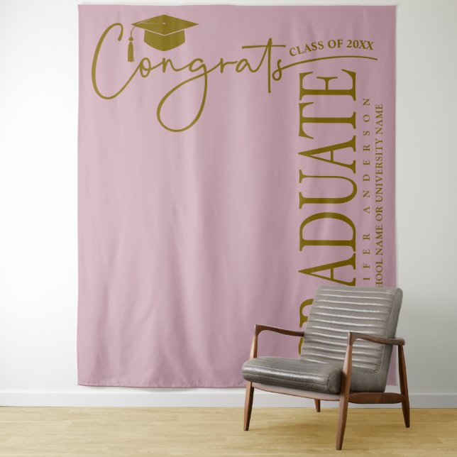 Tenture Minimaliste Dusty Pink & Gold Congrats Graduate (En situation)