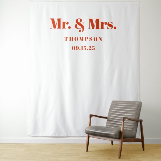 Tenture Mr. & Mrs. Bold Orange Typography Wedding Backdrop (En situation)