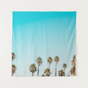 TENTURE PALMIERS VERTS ET BROWN SOUS UN CIEL BLEU CLAIR
