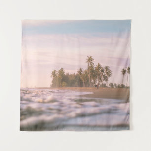 TENTURE PALMIERS VERTS SUR SABLE BROWN SOUS DES NUAGES BLA