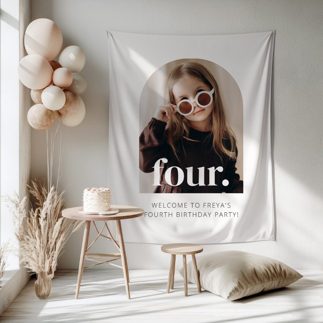 Tenture Panneau de bienvenue pour 4ème anniversaire avec q (Zazzle 4th Birthday Four Arched Photo Welcome Sign Tapestry)