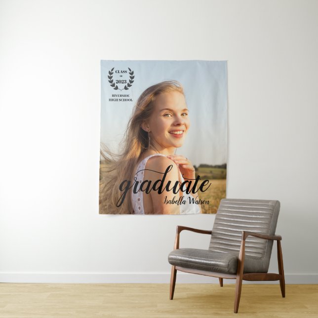 Tenture Photo personnalisée Elegant Script Grad Party (En situation)