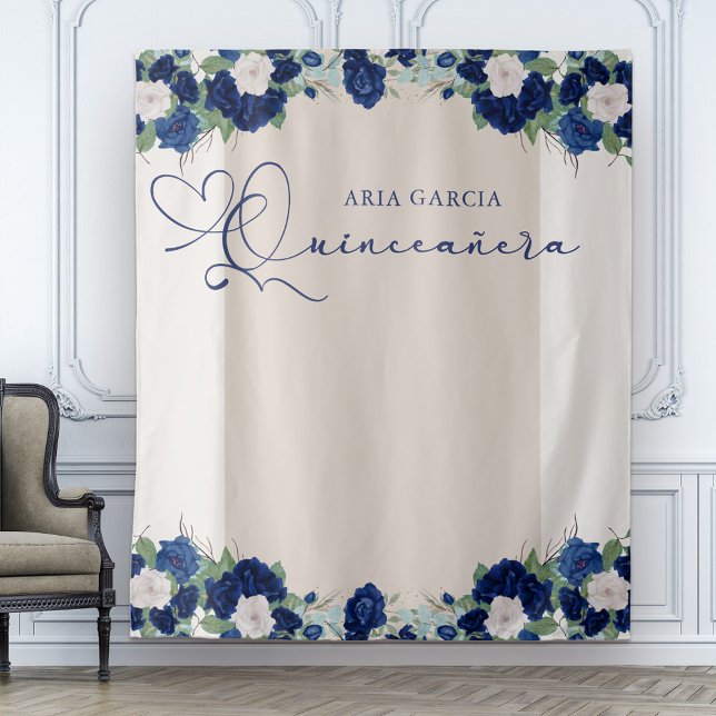Tenture Quinceanera Royal Rose Bleu Floral fond (Floral Quinceanera backdrop with royal navy blue and ivory roses)