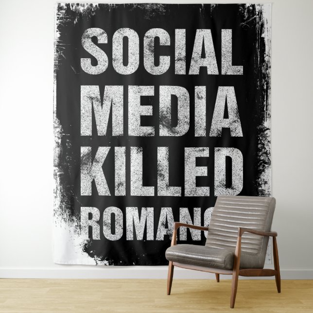 Tenture Social Media Killed Romance (En situation)