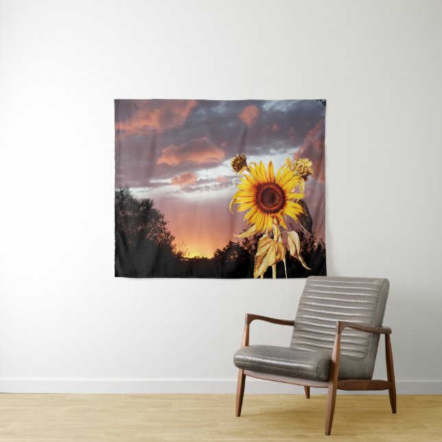 TENTURE TOURNESOLS ET COUCHER DE SOLEIL D'ÉTÉ AVEC NUAGES  (En situation (horizontale))