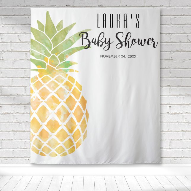 Tenture Tropical Pineapple Aquarelle Fête Bébé Jaune (Pineapple baby shower with a large watercolor pineapple stencil on the side for a tropical backdrop.)