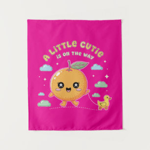 Tenture Un petit amour arrive Bébé orange adorable