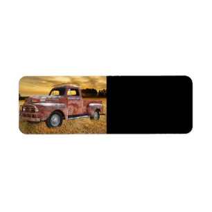 Terrain de ferme de camions antiques Red
