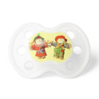 Couples mignons d'épouvantail tenant des mains