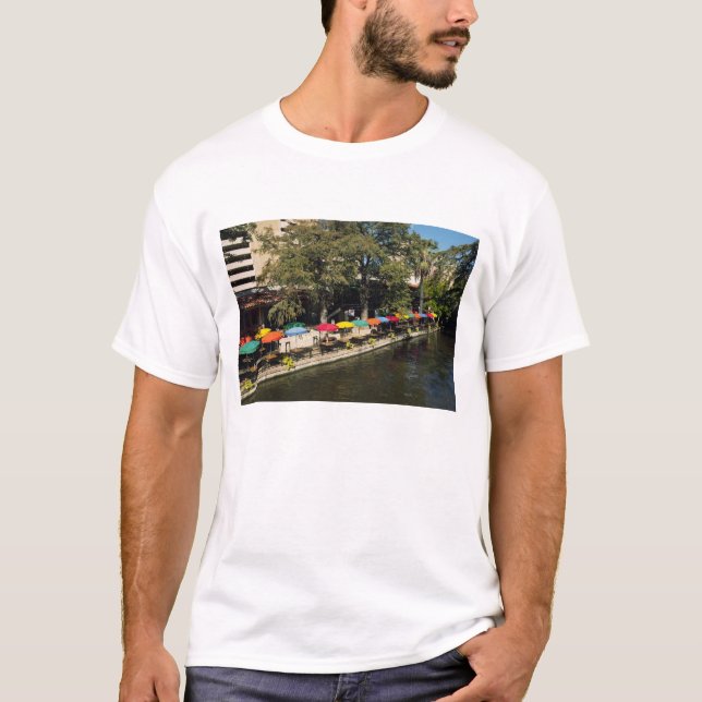 Texas, Riverwalk, dining on river's edge T-Shirt (Front)