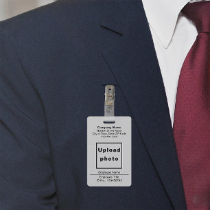Texte basé sur un badge gris avec photo de l'emplo
