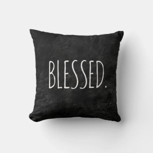 Texte BLESSEE sur oreiller en cuir noir