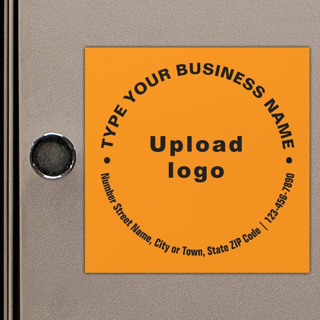 Textes d'affaires circulaires sur carte magnétique (Build brand name awareness. Circular pattern texts of business brand on orange color magnetic card.)