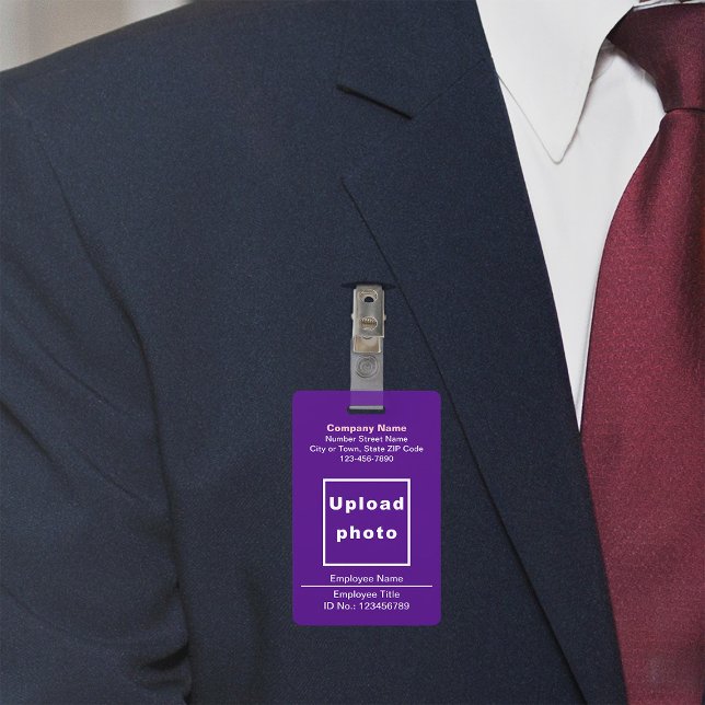 Textes simples avec badge violet photo de l'employ (Purple company badge)