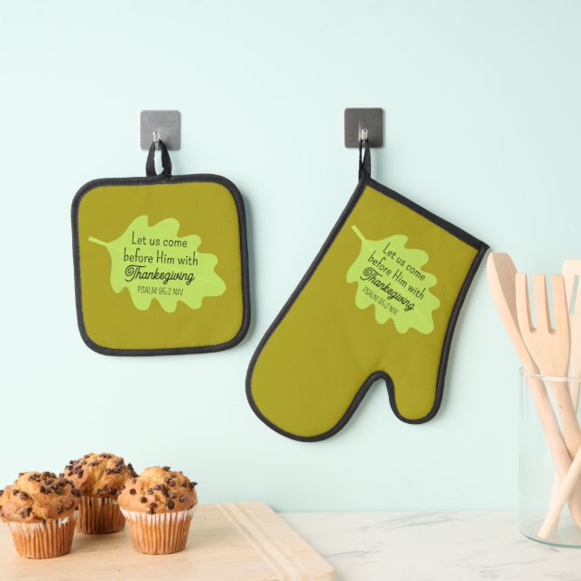 Thanksgiving Bible Verse Green Leaf Autumm Olive Oven Mitt & Pot Holder Set (Insitu(Hanging))