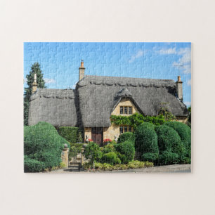 Thatched roof cottage in Chipping Campden Jigsaw Puzzle