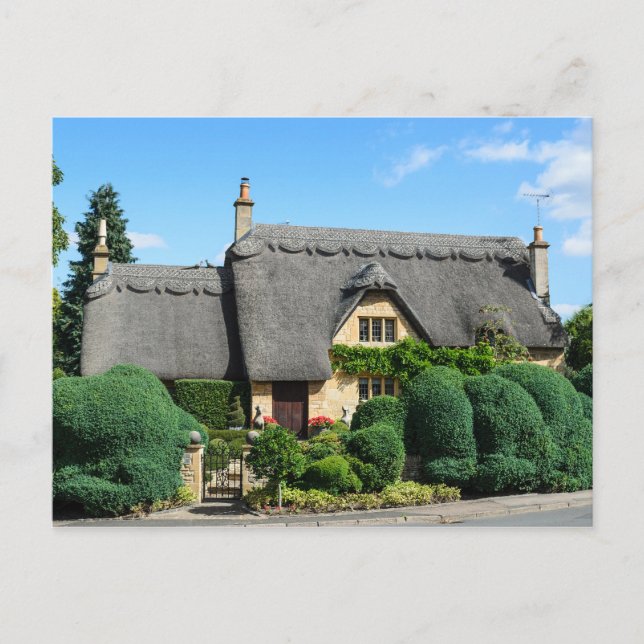 Thatched roof cottage in Chipping Campden Postcard (Front)
