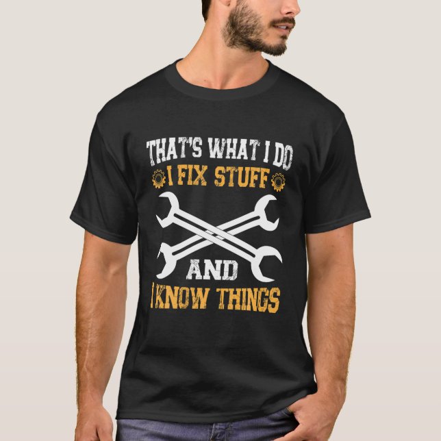 That's What I Do I Fix Stuff And I Know Things Fun T-Shirt (Front)