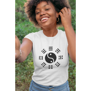 The Balance: Ba Gua, eight trigrams yin yang TCM T-Shirt