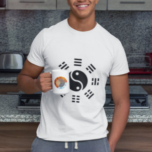 The Balance: Ba Gua, eight trigrams  yin yang TCM  T-Shirt