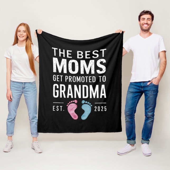 The Best Moms Get Promoted To Grandma Est 2025 Fleece Blanket (In Situ)