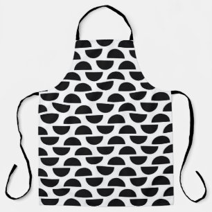 The black halves of the circle create a simple pat apron