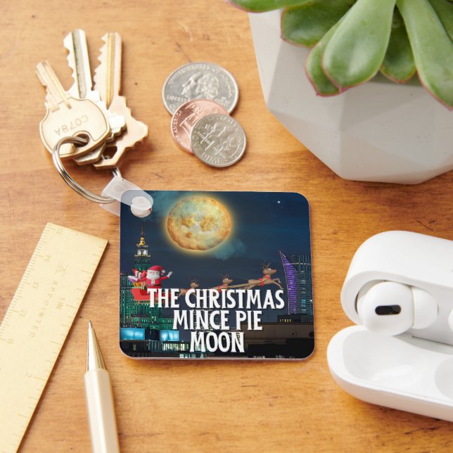 The Christmas Mince Pie Moon Keychain (Desk)