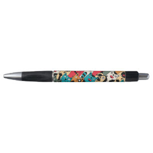 The crowd of cats pen