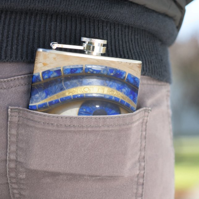 The Egyptian Eye´6 Hip Flask (In Situ)