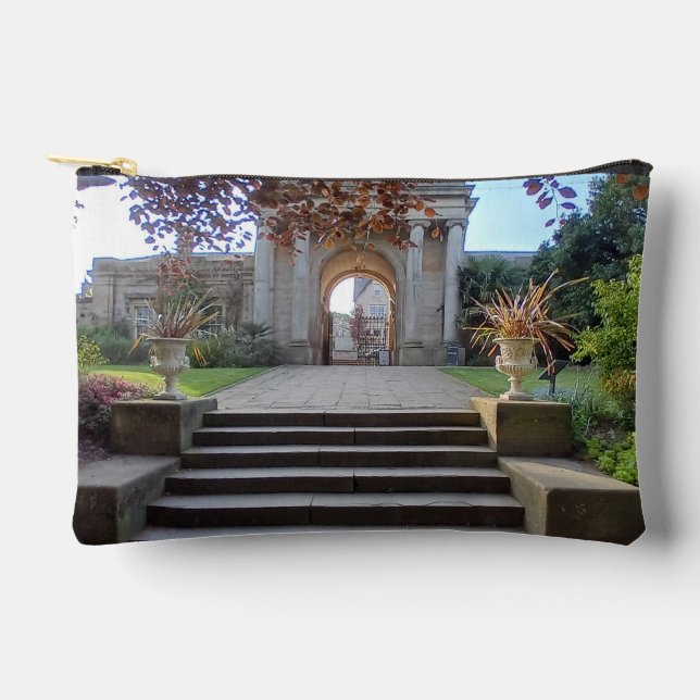 The gardens accessory pouch (Front)