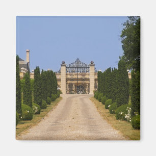 The imposing entrance to Chateau Haut Sarpe, the Magnet