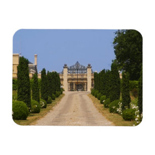 The imposing entrance to Chateau Haut Sarpe, the Magnet