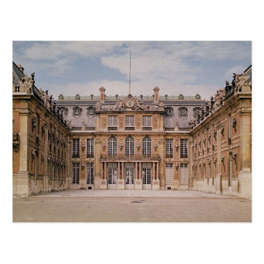 The Louis XIII Courtyard, or the Marble Postcard