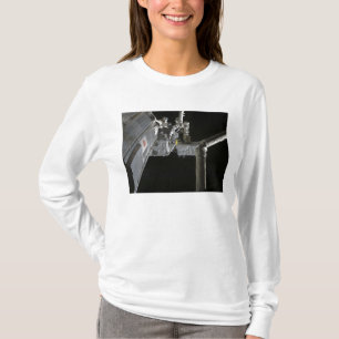 The robotic arm of the Japanese Experiment Modu T-Shirt