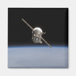 The Soyuz TMA-11 spacecraft above Earth's horiz Magnet