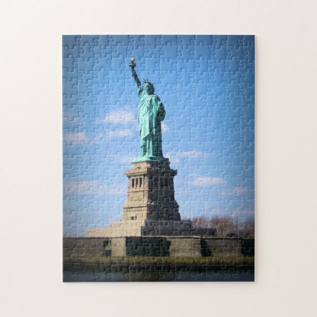 The Statue of Liberty - 11x14 - 252 pcs. Jigsaw Puzzle (Vertical)