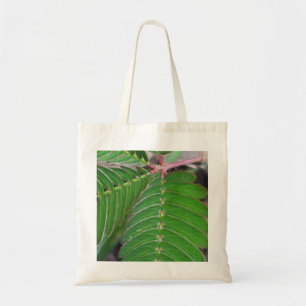 The Timeless "Natural Material" Tote for Everyday 