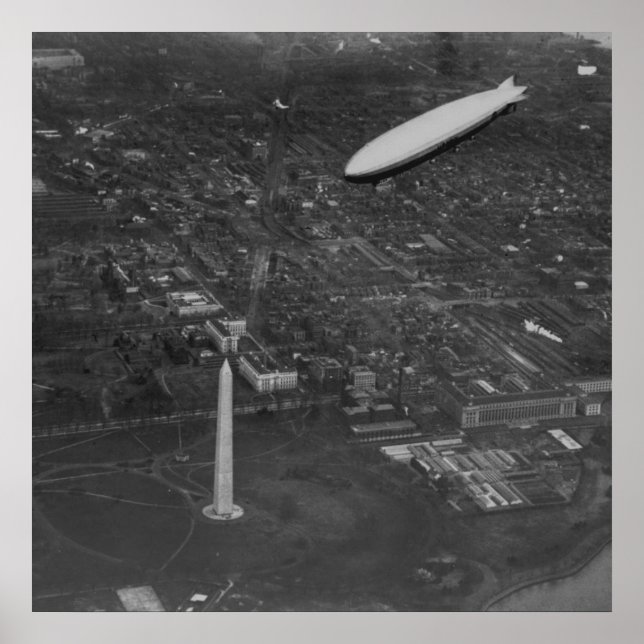 The US Airship 'USS Los Angeles' ZR3 flying over Poster (Front)