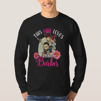 This Girl Loves To Be A Barber Floral Barber T-Shirt
