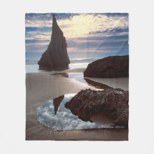 Thorn-Shaped seastack Face Rock Wayside, OR Fleece Blanket