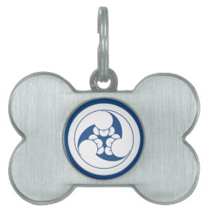 Three clockwise clove swirls in circle pet name tag