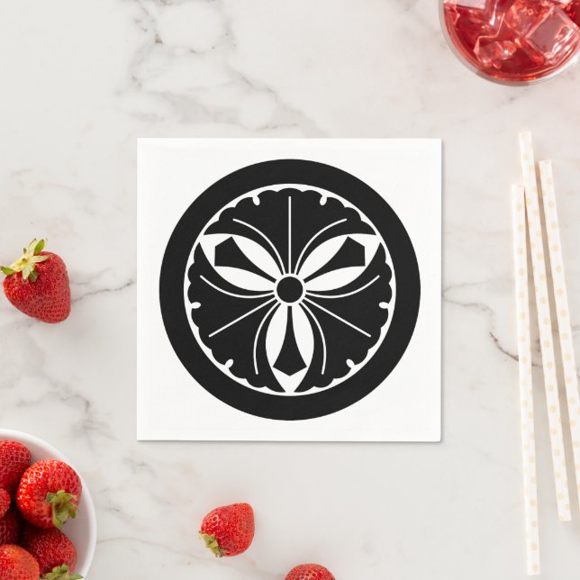 Three ginkgo leaves with swords in circle napkin (Insitu)