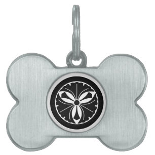 Three ginkgo leaves with swords in circle pet tag
