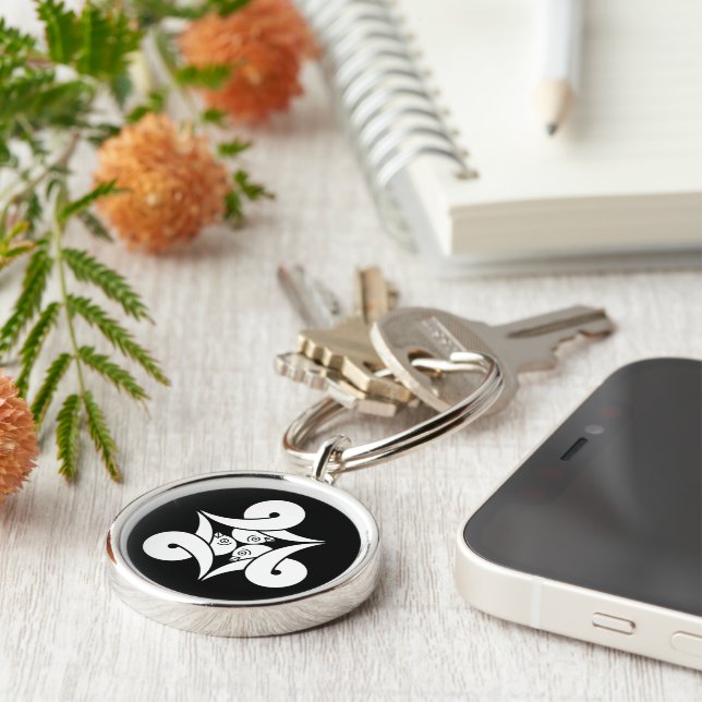 Three looped wild geese, inward-facing keychain (Side)