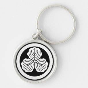 Three oak leaves in circle keychain
