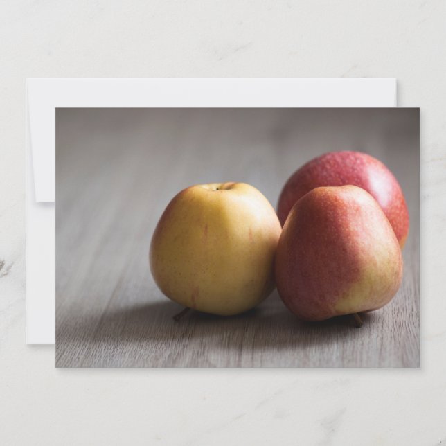 Three ripe apples (Front)