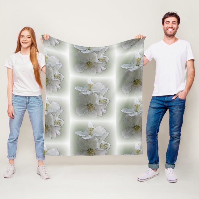 three white flowers fleece blanket (In Situ)