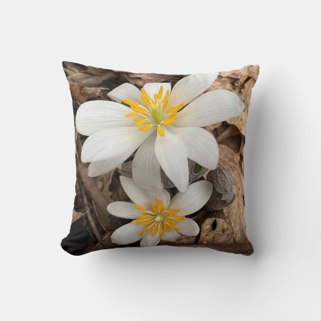 Throw pillow with white wildflower (Front)